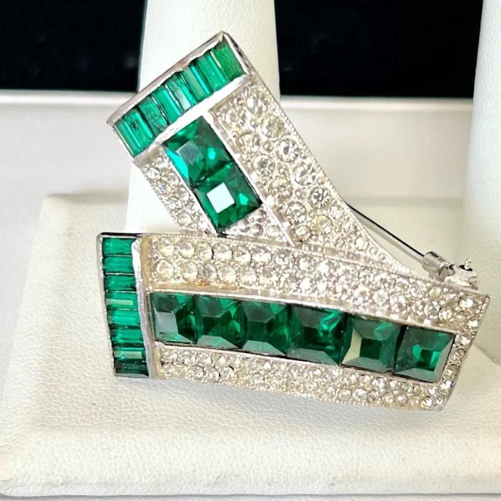 Stunning Crystal Fur Clip - Picture 2 of 7